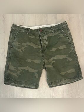 Hollister Men's Camo Flat Front Shorts - Olive Green size 34 button fly cotton